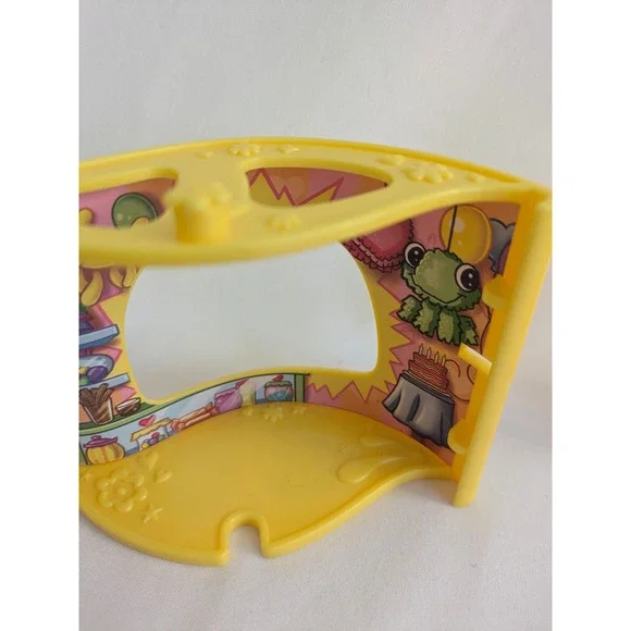 Hasbro Littlest Pet Shop LPS Furniture Accessory Lot Bathtub Wheel Chairs Tables - Picture 8 of 8